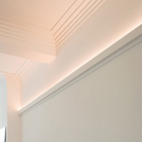 Interior with molding and indirect lighting