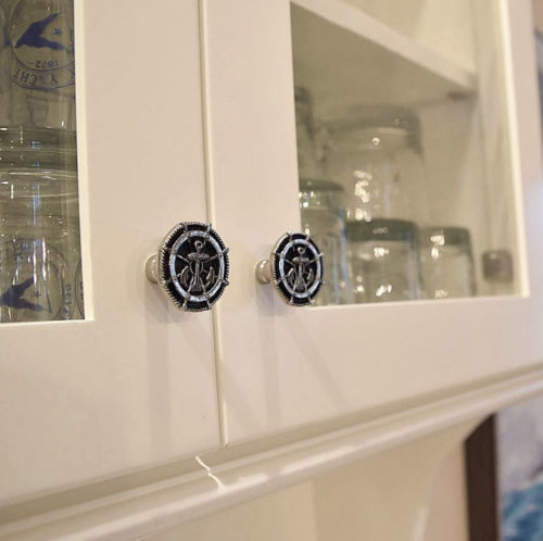 clean line cabinets with ships wheel knobs; nautical cabinet hardware ideas
